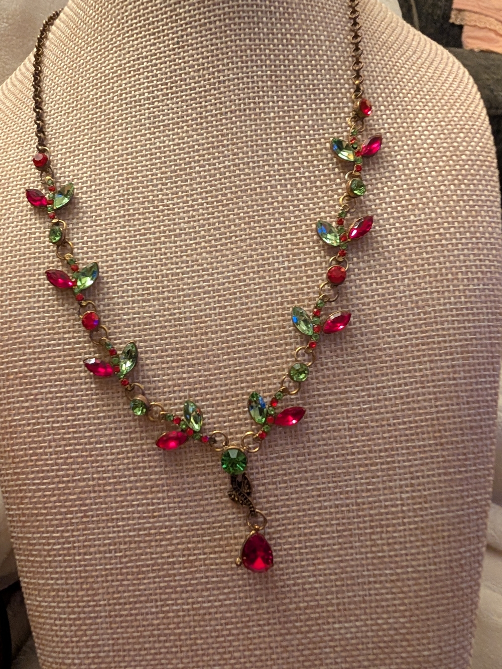 Novadab Woodland Fairy Leaf Vine Lariat Necklace Red Green Bronze Holiday Boho